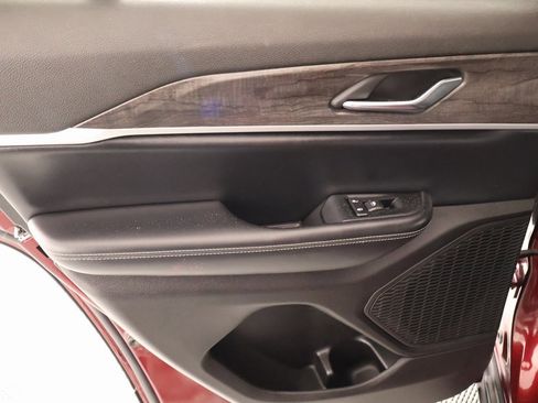 Used 2024 Jeep Grand Cherokee Limited image 17