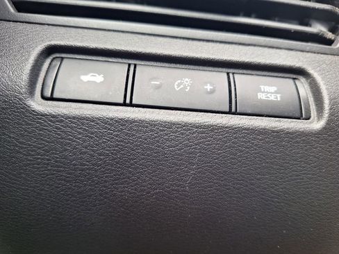 Used 2024 Nissan Altima 2.5 SV FWD image 12