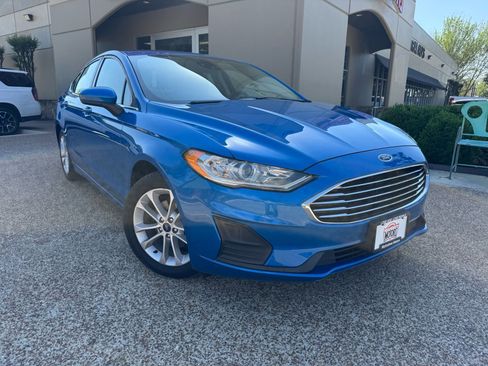 Used 2020 Ford Fusion SE image 1