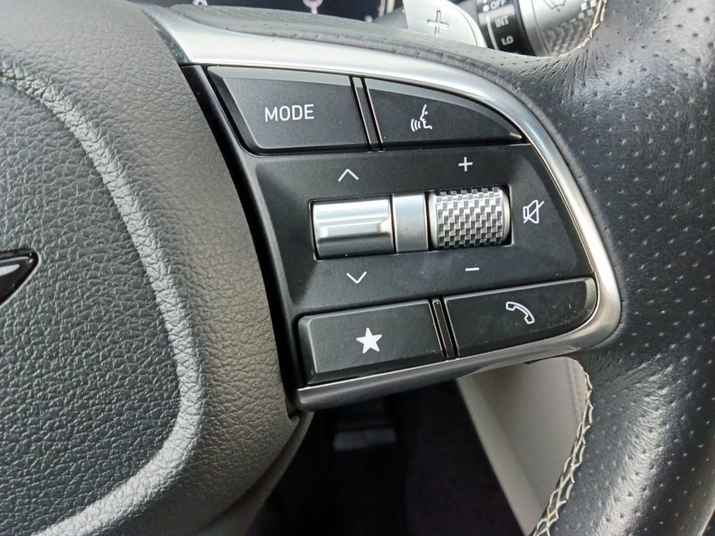 Used 2025 Genesis G70 2.5T RWD image 25