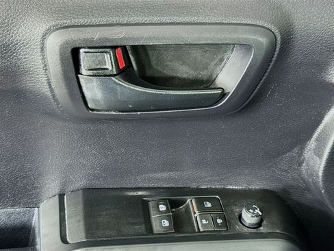 Used 2020 Toyota Tacoma SR image 38