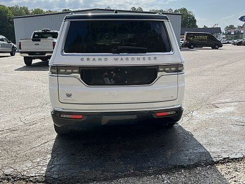 Used 2023 Jeep Grand Wagoneer Series II AWD/4WD image 6