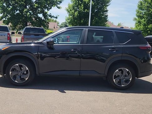 Used 2025 Nissan Rogue SV AWD/4WD image 2