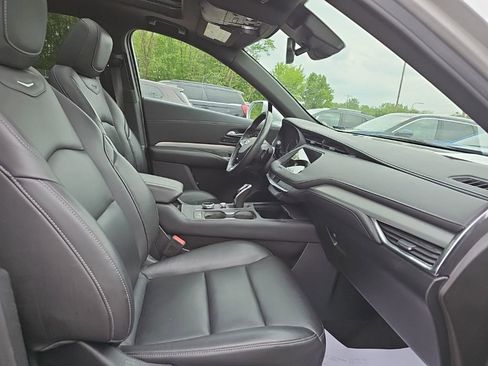Used 2020 Cadillac XT4 Premium Luxury w/ Cold Weather Package AWD/4WD image 6