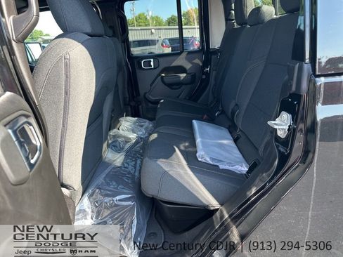 New 2025 Jeep Gladiator Sport image 9