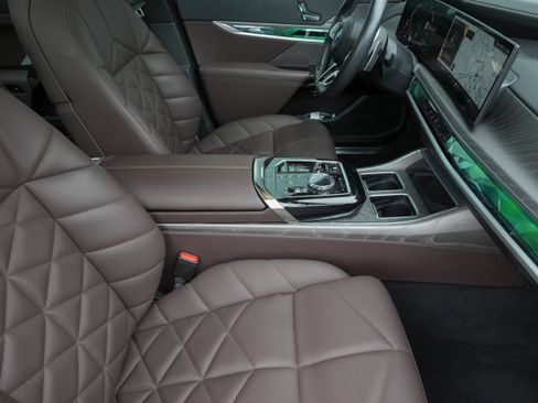 Certified 2023 BMW 740i RWD image 12