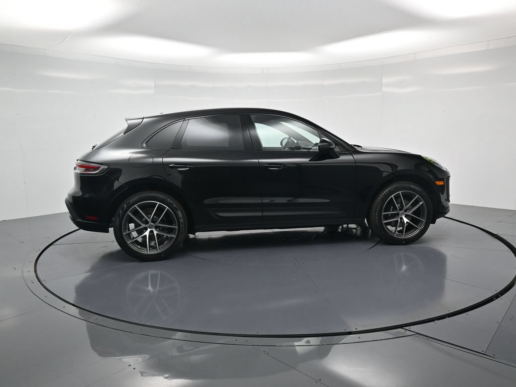 Certified 2026 Porsche Macan AWD/4WD image 31