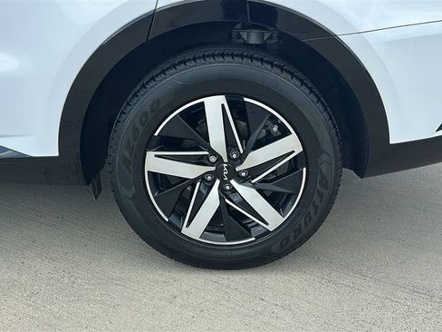 Used 2022 Kia Sorento S w/ Panoramic Sunroof Package FWD image 18