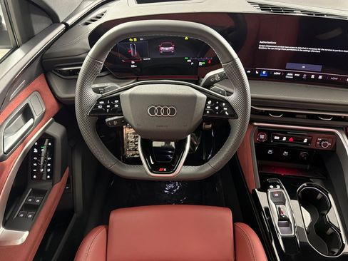 Used 2025 Audi SQ5 Prestige w/ Prestige Package AWD/4WD image 13
