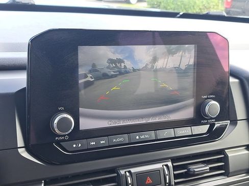 Used 2023 Nissan Pathfinder S image 28