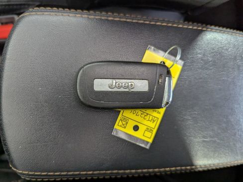 Used 2018 Jeep Compass Limited w/ Navigation Group AWD/4WD image 32
