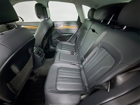 Used 2023 Audi Q5 2.0T Premium w/ Convenience Package image 24