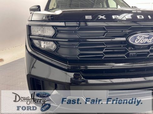 New 2025 Ford Expedition Active image 9