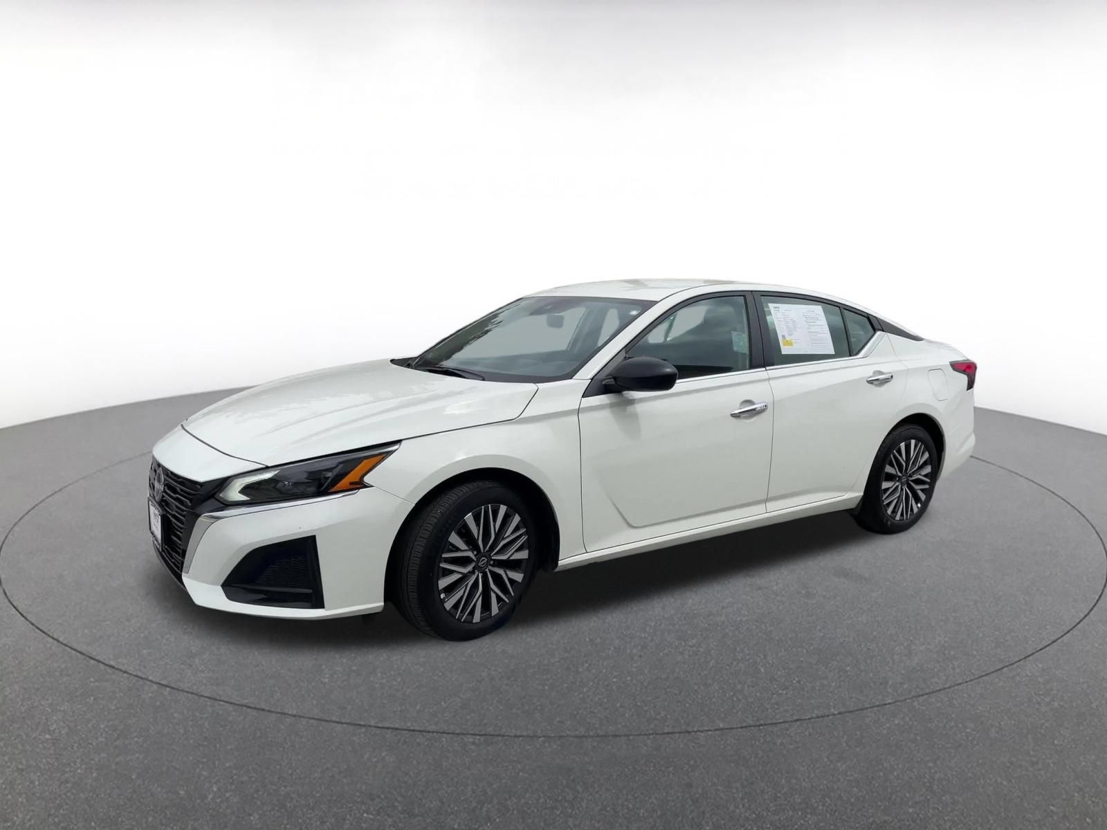 Used 2025 Nissan Altima 2.5 SV FWD image 7