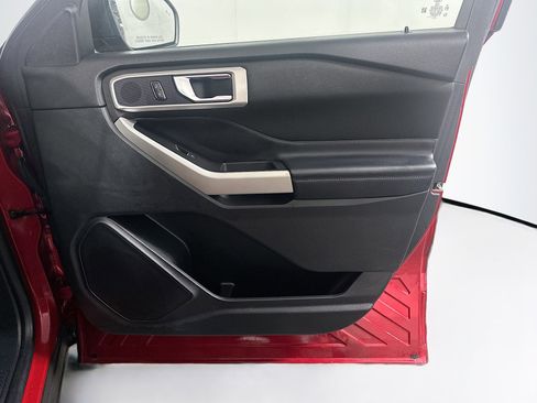 Used 2020 Ford Explorer XLT image 33