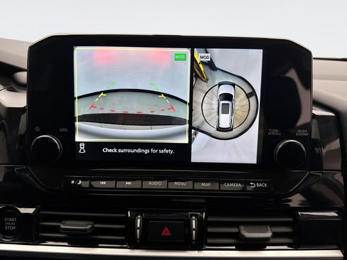 Used 2025 Nissan Pathfinder Platinum w/ Cargo Package image 16