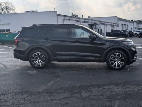 New 2026 Ford Explorer ST-Line RWD image 3