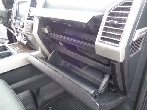 Used 2017 Ford F250 Lariat w/ Chrome Package image 51