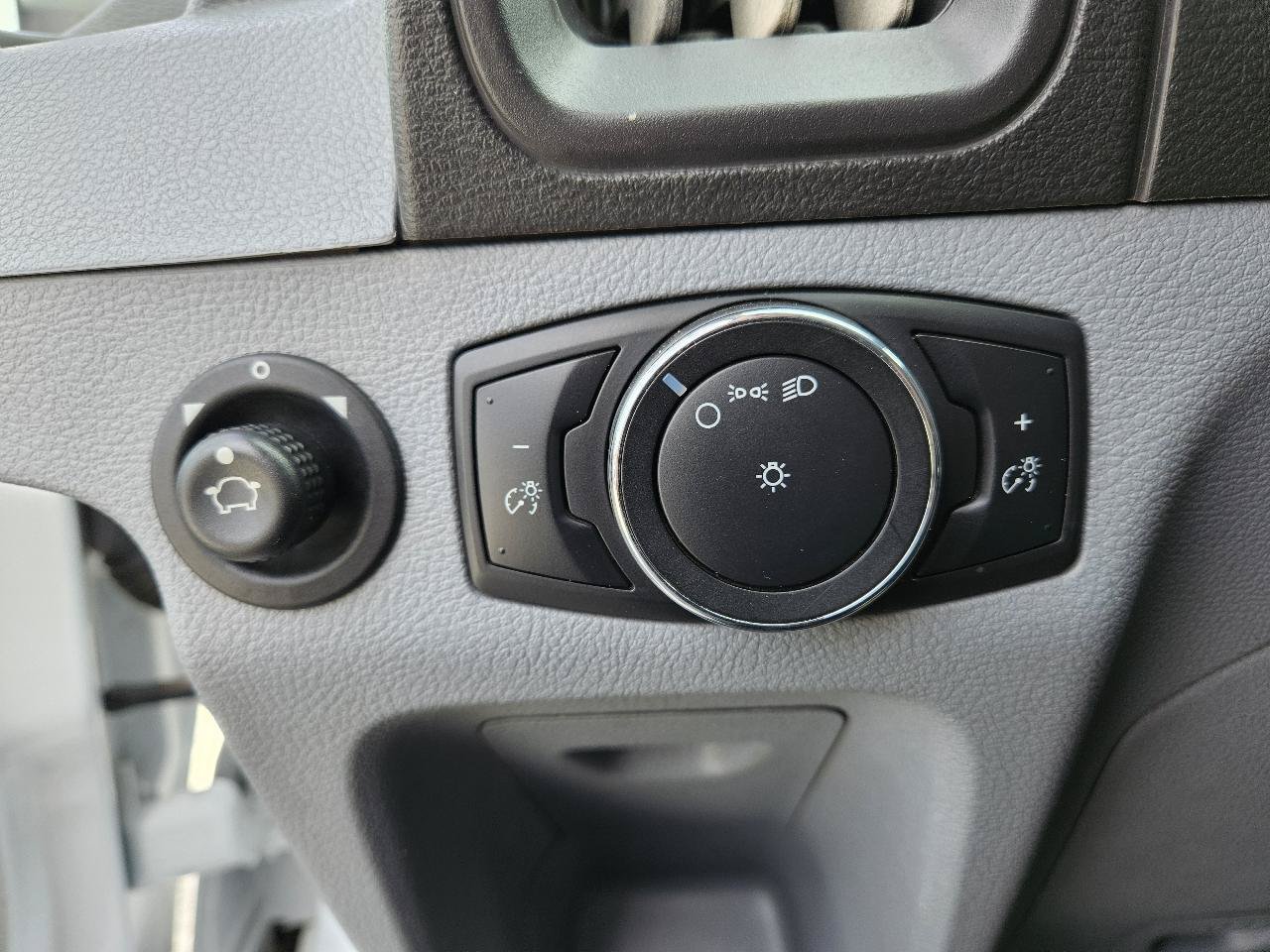 Used 2018 Ford Transit 350 XL RWD image 14