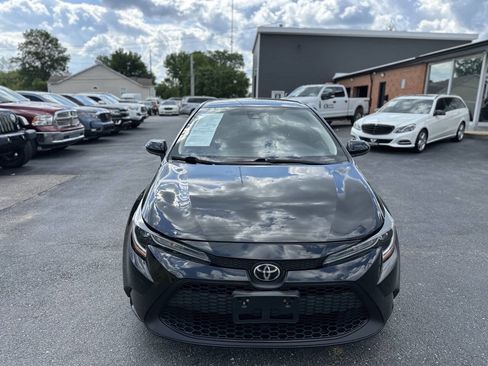 Used 2021 Toyota Corolla LE FWD image 2