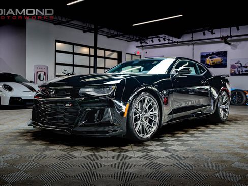 Used 2022 Chevrolet Camaro ZL1 RWD image 7