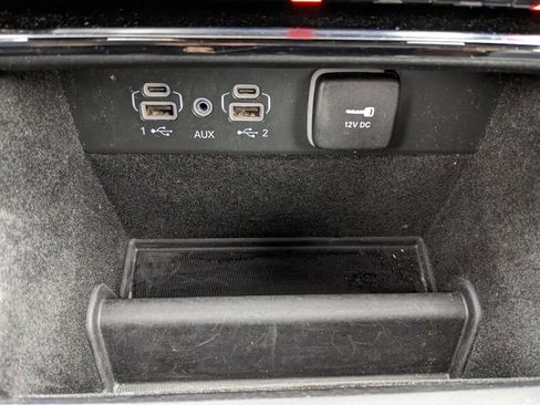 Used 2022 Jeep Grand Cherokee Limited image 32