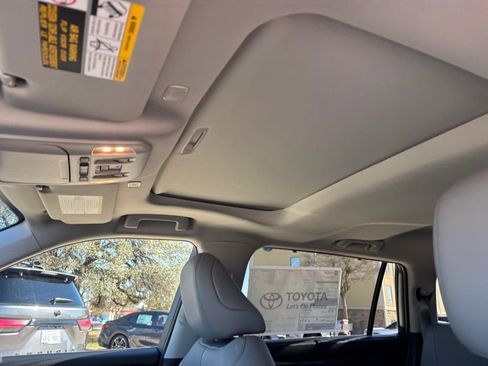 Certified 2025 Toyota Highlander Limited image 13