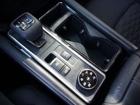 Used 2022 Nissan Pathfinder SV image 29