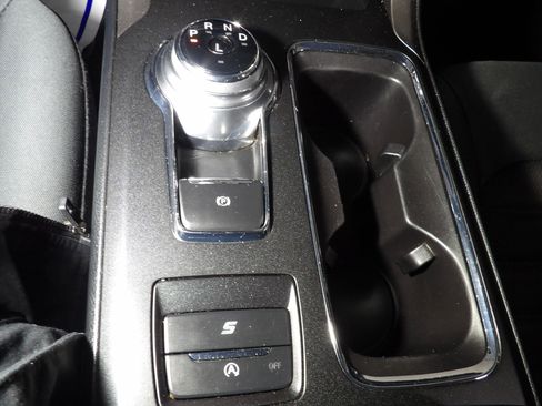 Used 2020 Ford Fusion SE image 12