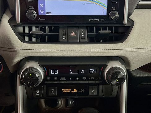 Used 2019 Toyota RAV4 Limited image 16