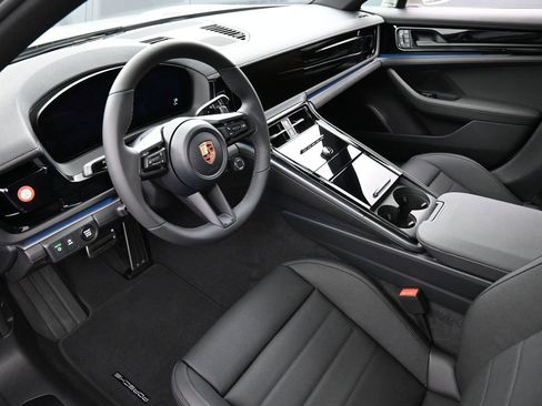 New 2026 Porsche Panamera 4 image 4