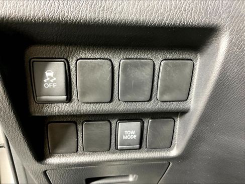 Used 2018 Nissan Pathfinder SV AWD/4WD image 36