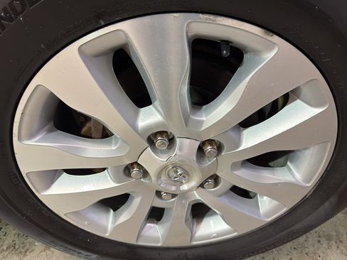 Used 2015 Toyota Sequoia Platinum image 39