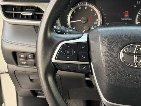 Used 2023 Toyota Highlander LE FWD image 16