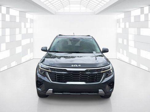 Used 2024 Kia Seltos EX AWD/4WD image 2