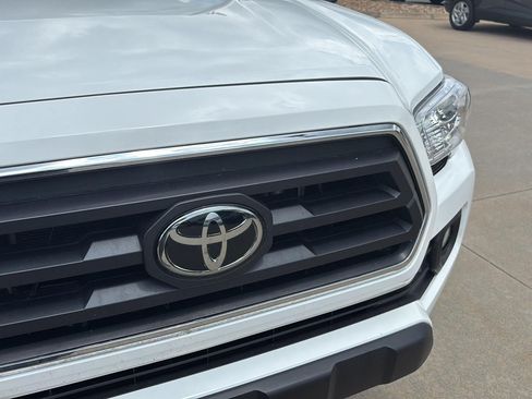 Used 2023 Toyota Tacoma SR5 AWD/4WD image 32