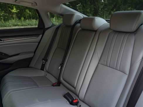Used 2019 Honda Accord Touring image 18
