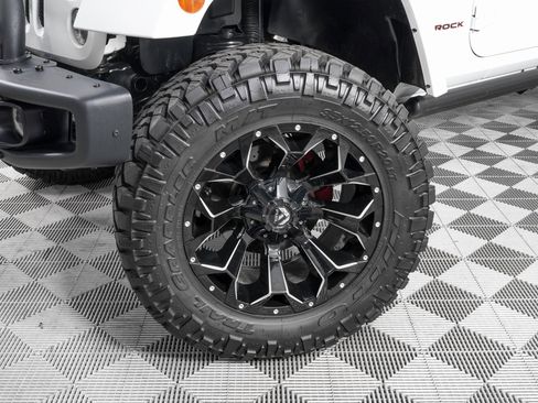 Used 2015 Jeep Wrangler Unlimited Rubicon image 20