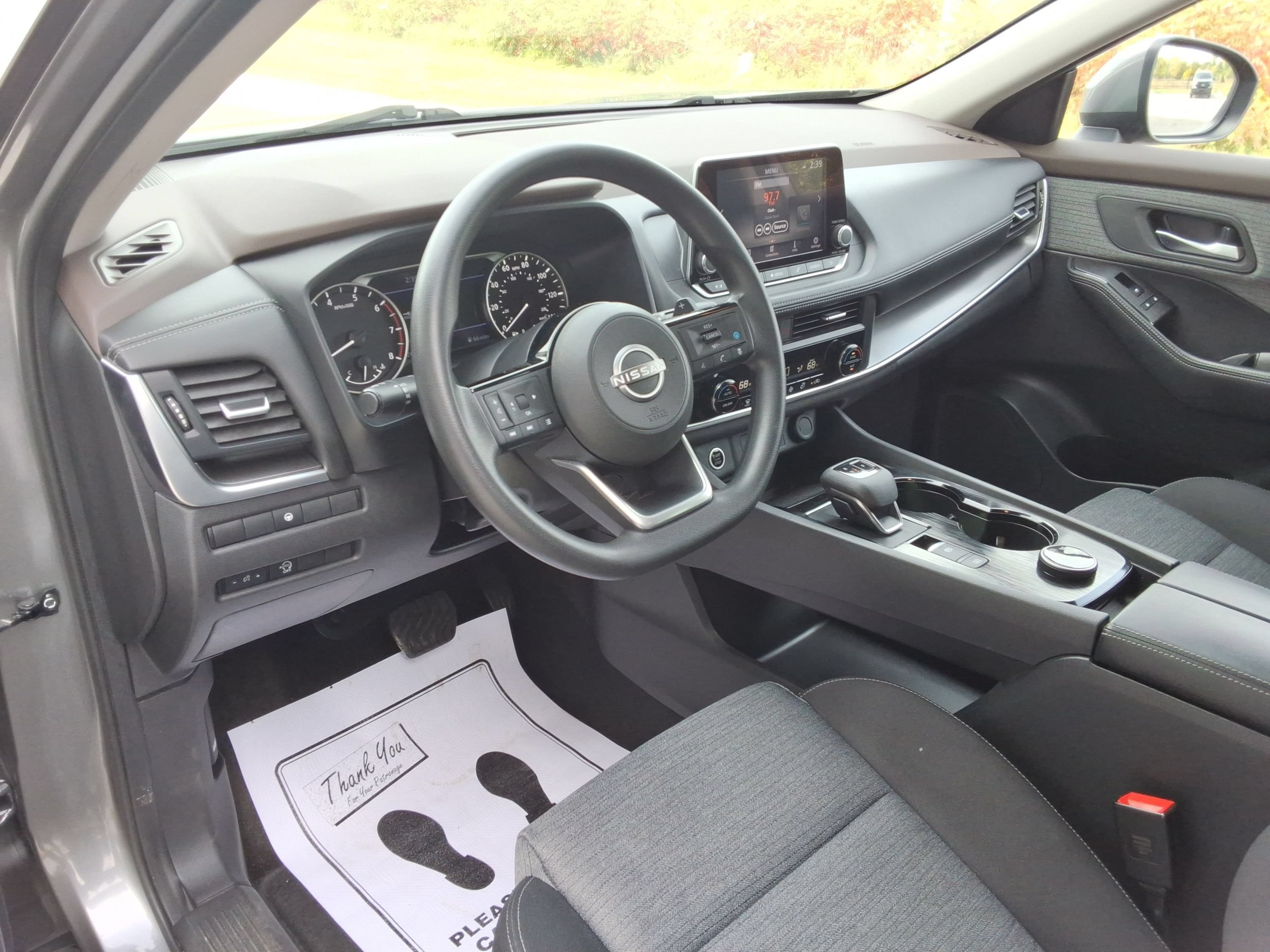 Used 2023 Nissan Rogue SV AWD/4WD image 19