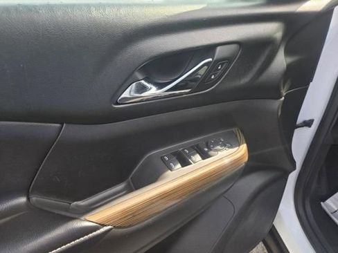 Used 2018 GMC Acadia SLE image 19