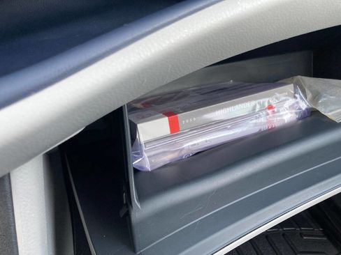 Used 2015 Toyota Highlander Limited image 25