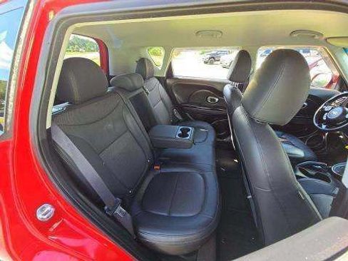 Used 2016 Kia Soul ! FWD image 9