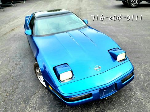 Used 1993 Chevrolet Corvette Coupe image 2