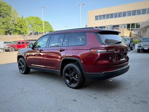Used 2023 Jeep Grand Cherokee L Limited w/ Black Appearance Package AWD/4WD image 12