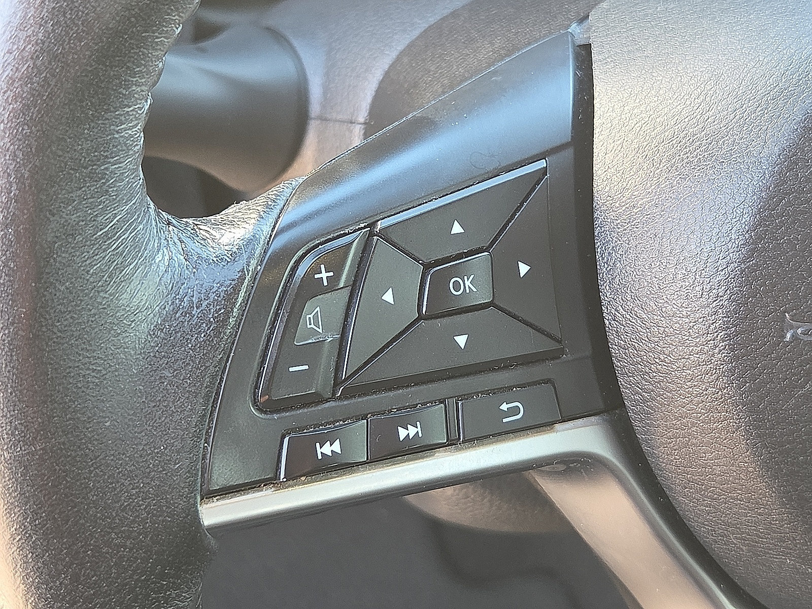 Used 2018 Nissan Rogue S w/ S Value Package FWD image 12