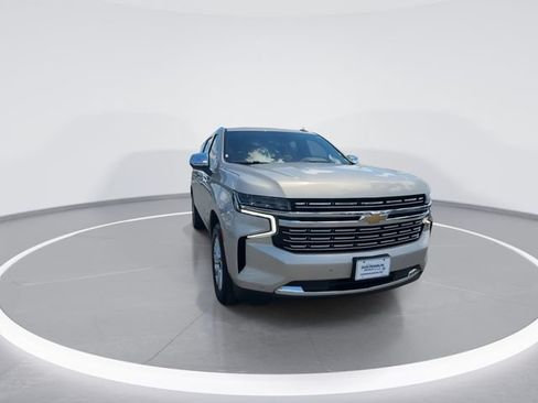 Used 2023 Chevrolet Suburban Premier RWD image 3