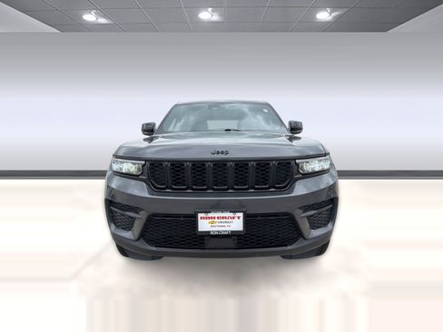 Used 2024 Jeep Grand Cherokee Altitude RWD image 5