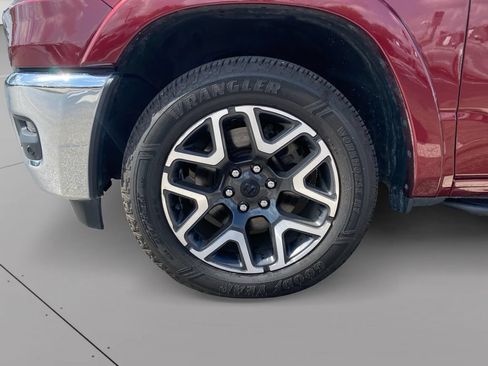 Used 2025 RAM 1500 Laramie AWD/4WD image 12
