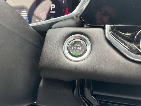 Used 2024 GMC Canyon Elevation w/ Convenience Package image 21