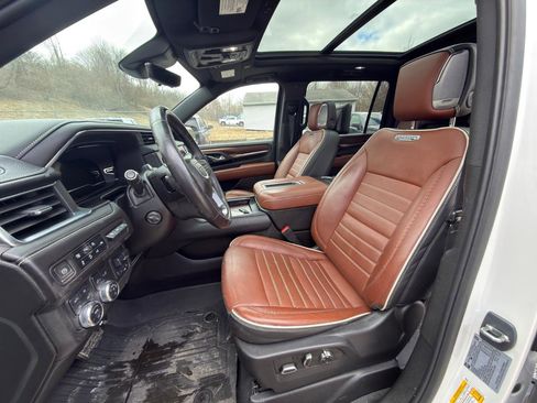 Used 2023 GMC Yukon XL Denali Ultimate image 2